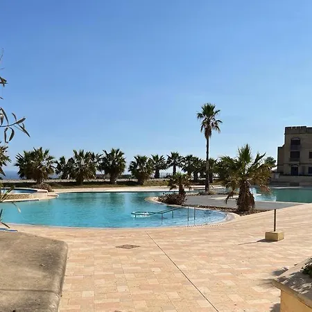 Apartament Poolside Luxury With Patio 11a3s Għajnsielem