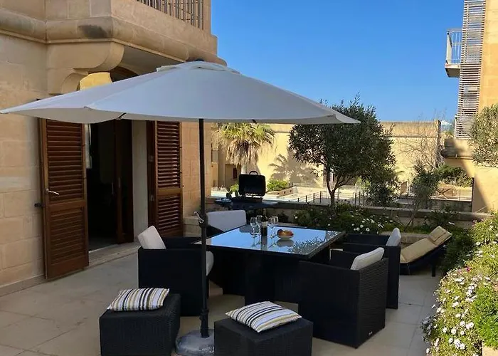 Poolside Luxury With Patio 11a3s *