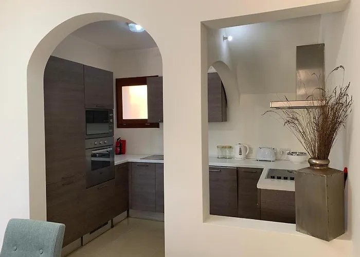 Poolside Luxury With Patio 11a3s Għajnsielem