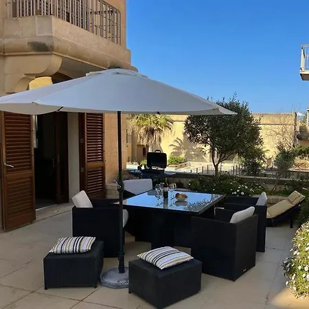 Poolside Luxury With Patio 11a3s *