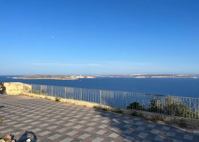 Poolside Luxury With Patio 11a3s Għajnsielem